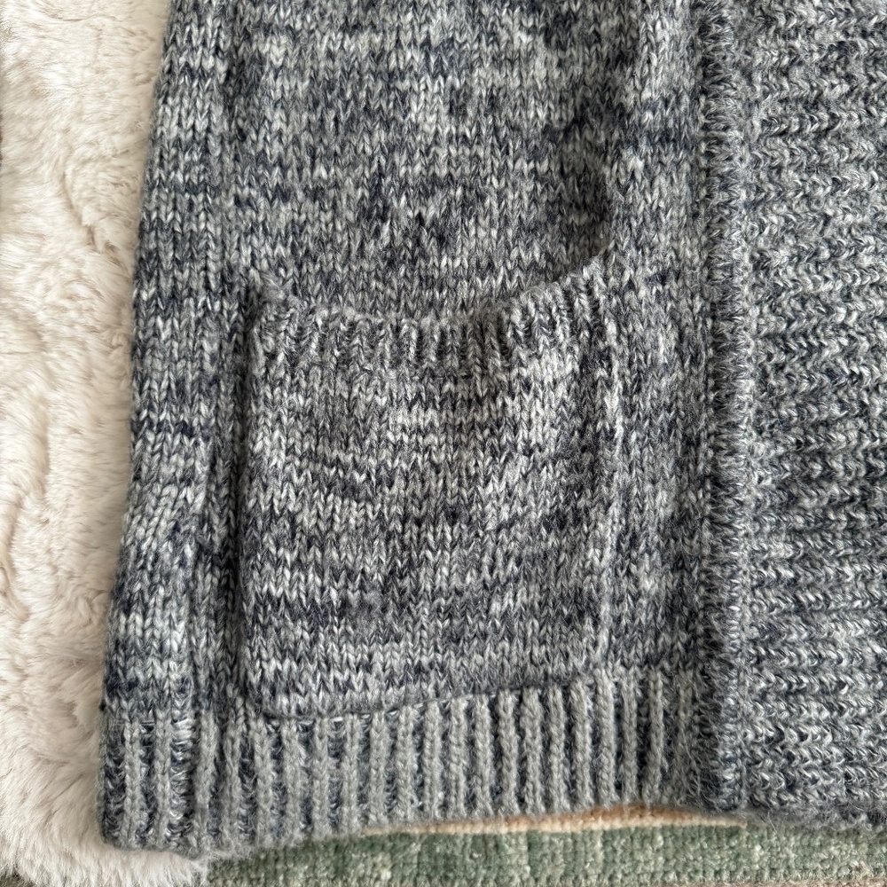 Gap Gray & White Knit Front Button Cardigan- Size… - image 8